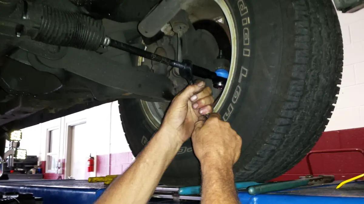 symptoms of a bad tie rod and replacement cost